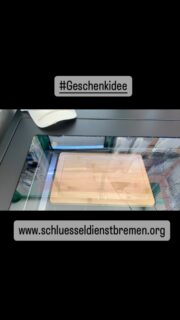 Bei Schlüsseldienst Edu in Bremen können zahlreiche Artikel gravieren lassen von Gläser bis Holz und vieles mehr .. #Rufen Sie uns an..
..
..
..
..
#geschenkidee
#bremenerleben
#insta
#facebook
#gravur